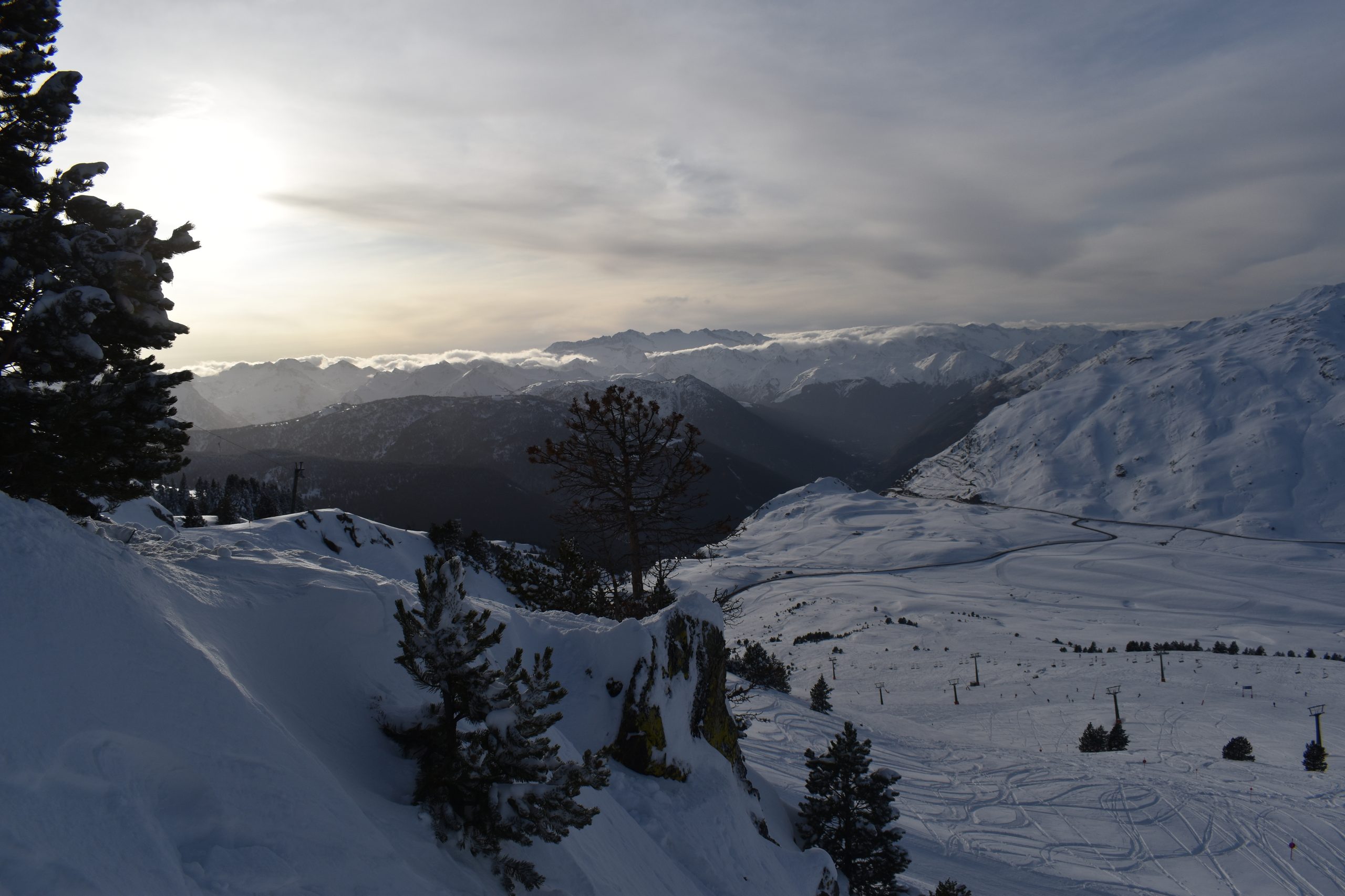 Puesta de sol sobre las pistas de Baqueira Beret